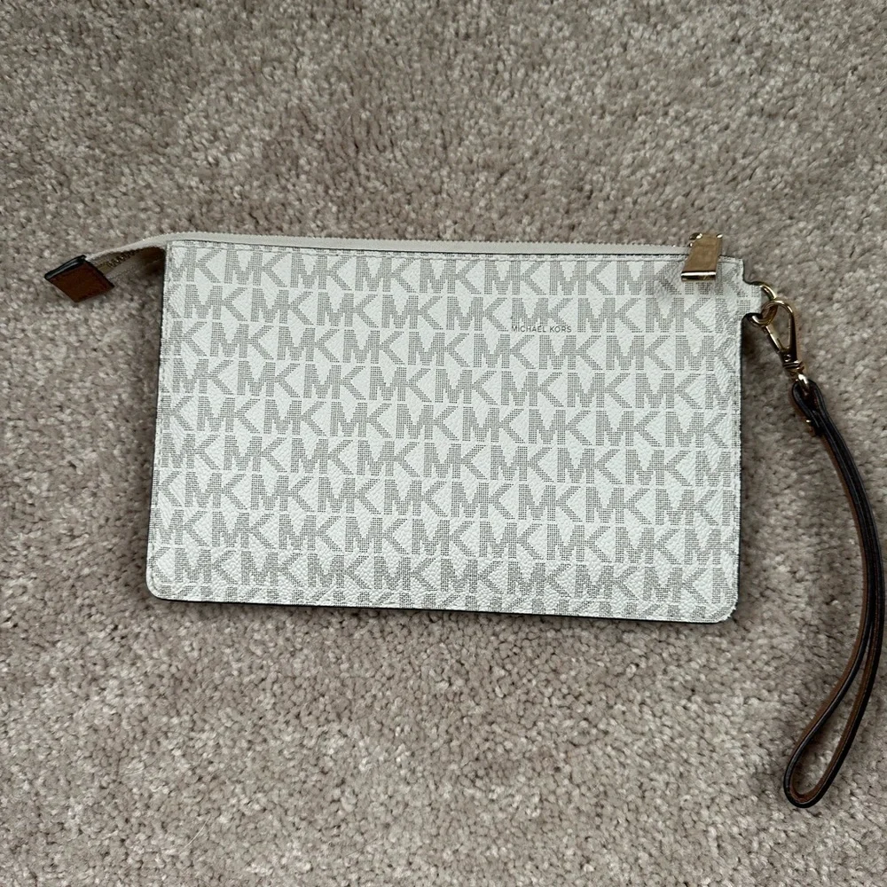NEW Michael Kors Gold and White Patterned Wristlet